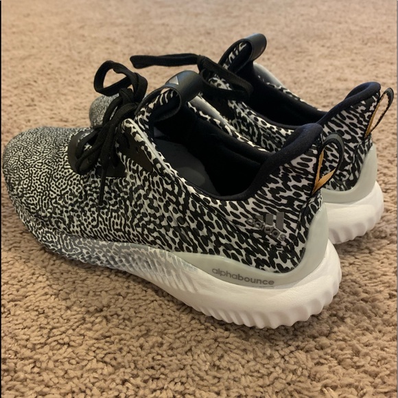 Adidas Alpha Bounce tennis shoes - Picture 2 of 6